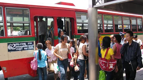 คนไทยหาวรอนั่งรถเมล์ ขสมก.คันใหม่ คมนาคมมะงุมมะงาหราศึกษาข้อดี-เสีย