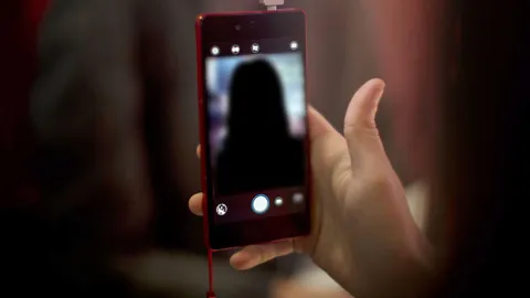 ประโคมข่าวทั่วโลก ! ไทยไม่อนุญาตสาวๆ ถ่าย ‘อันเดอร์บู้บ เซลฟี่’ 