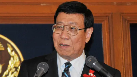 ประธาน สนช.ชง คสช. ผ่อนมาตรการยาแรง หลัง รธน.มีความชัดเจน