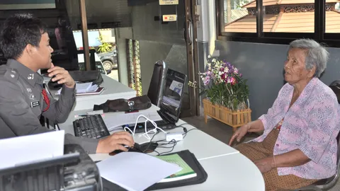 จับทันควัน! โจรสาวล้วงกระป๋อง ฉกเงินหมื่นร้านชำคุณยาย   