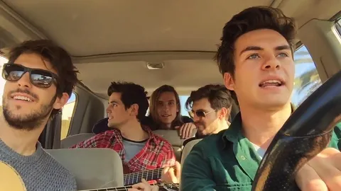 ดูแล้วต้องกรี๊ด! เขาคือใคร? 5 หนุ่มหล่อร้องเพลงในรถ (ชมคลิป)