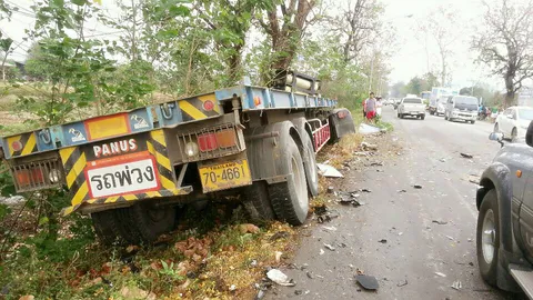 ชนสยอง4ศพ! ด.ต.ขับเก๋งประสานงารถพ่วง ลูก-เมียตายหมด