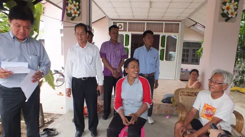 ชีช้ำถูกหลอก! เหยื่อแก๊งต้มตุ๋นมโหฬาร จ่อยกขบวนเข้าแจ้งความ