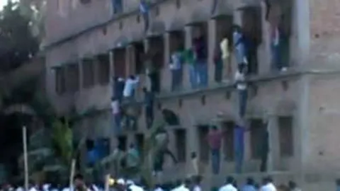 เสี่ยงตายช่วยลูกโกงสอบ