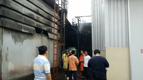 คุมได้แล้ว! ไฟไหม้ รง.แป้งมันบ้านโป่ง ไร้เจ็บ