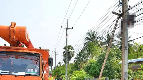 สลด! ช่างเดินสายโทรศัพท์โดนไฟช็อต ดับคาเสาไฟข้างทาง