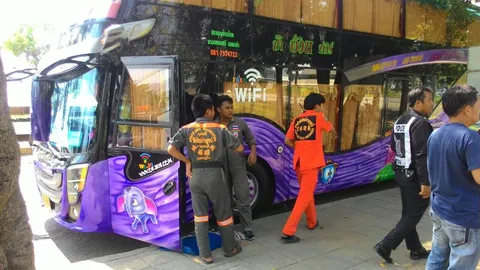 ไฟช็อตสยอง! เด็กรถวัย 17 ตายคารถทัวร์ท่องเที่ยว 