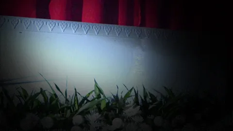 ไม่เหมือนใคร! ใส่หน้ากากพรีเดเตอร์ร่วมงานศพ ไว้อาลัย น้าแขก พัทยา