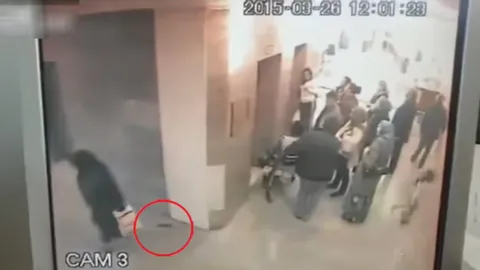 ช็อก! สาวปริศนายืนปล่อยอุจจาระลงพื้นโรงพยาบาลในตุรกี (ชมคลิป)