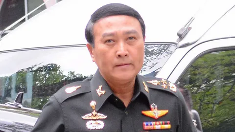 ผบ.ทบ.ร่วมวันสถาปนา พล. 1 รอ. มอบทุนครอบครัวกำลังพล