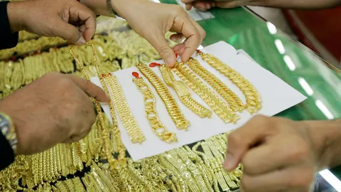 ทองคงที่ โดยทองรูปพรรณ ขายออกบาทละ 18,900 บาท