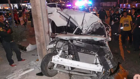 สถาปนิกซิ่ง ชนเสาไฟฟ้า ตาย2สาหัส5