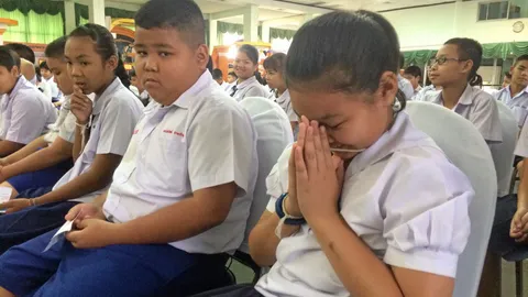 ให้พระช่วย