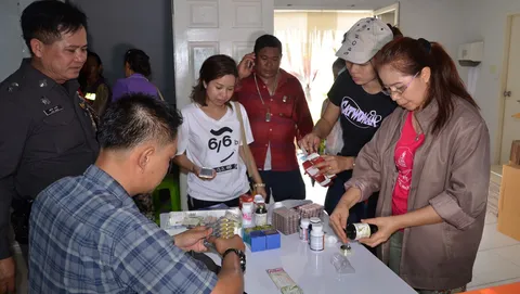 บุกแหล่งปั๊มชานกรุง ยึดยาลดอ้วนปลอม ค่า 100 ล้าน