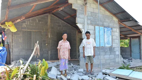 อนาถแท้! ลูกชายคนสุดท้อง พังบ้านพ่อแม่ แค่ทวงเงิน 1 หมื่น (ชมคลิป)