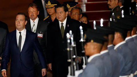 ฝนถล่มกรุงฯ 'ทำเนียบ' น้ำนอง ย้ายด่วนสถานที่ต้อนรับ นายกฯ รัสเซีย 