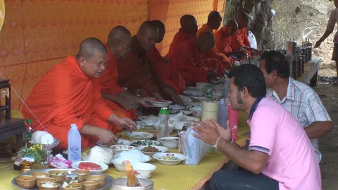 แล้งหนัก! ชาวสวนพะโต๊ะ นิมนต์พระสวดขอฝน  