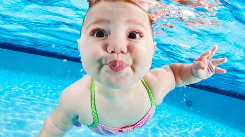 น่าหยิกซะไม่มี! ส่อง 17 โมเมนต์ ใต้น้ำแสนน่ารัก หนูน้อยวัยทารก