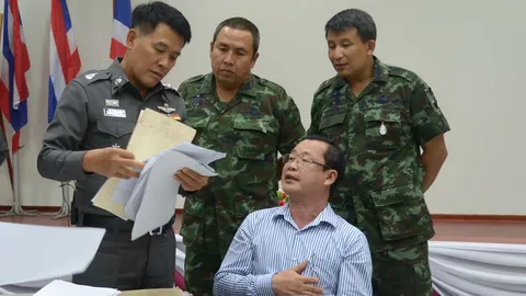 โดนแล้ว ม.44 ทหารปราจีนฯ บุกจับนายก อบต. คาห้องประชุม  