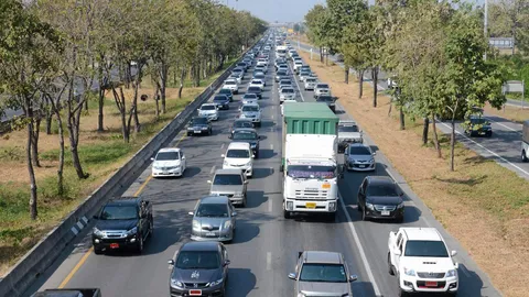 จราจรสาย 'เหนือ' เริ่มหนาแน่น ปชช.ทยอยกลับบ้านเล่นสงกรานต์