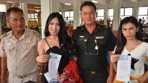 ฮือฮา! เกณฑ์ทหารชัยนาทคึกคัก ผู้ชายนะยะ โผล่คัดเลือก