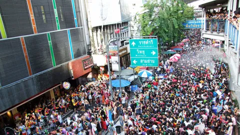 สงกรานต์สีลมปิดจราจรตั้งแต่เที่ยง ห้ามรถบรรทุกน้ำเข้าตั้งแต่แยกอังรี