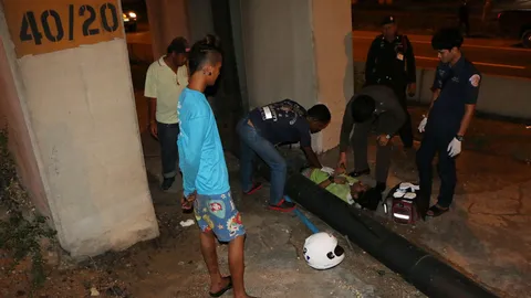 เมาแล้วขับหวิดดับ! หนุ่มเบญจเพสซิ่ง จยย.ชนตอม่อแปดริ้ว