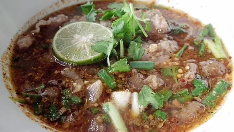 ร้านคุณติ๋ม บางแพ อร่อยต้ม “แซ่บ” และแบบ “เส้น”