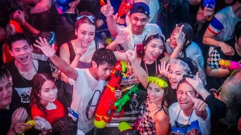 เช็กลิสต์อีกที สงกรานต์ที่ไหนพร้อมระเบิดความมันส์? สาดน้ำกระหน่ำสุดฟิน!