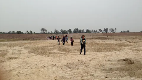 พบไหโบราณกลางหนองน้ำศรีสะเกษ ชาวบ้านไม่พลาดแห่ขอหวย