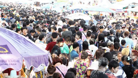 ประมวลภาพสงกรานต์ถนนข้าวสาร ชุ่มฉ่ำคึกคัก-สาดความสุข