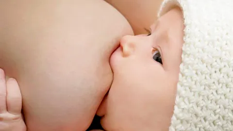 หมอสูติชี้ "ดูดนมแม่" ขณะท้องสองเสี่ยง "แท้ง" ไม่จริง