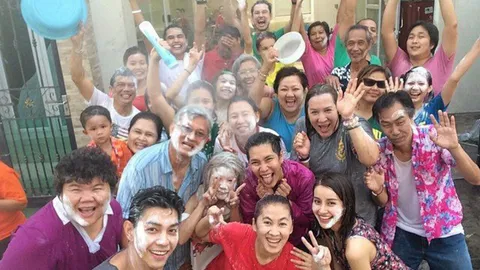 แอบส่อง!! ซุป’ตาร์ดังเล่นน้ำสงกรานต์