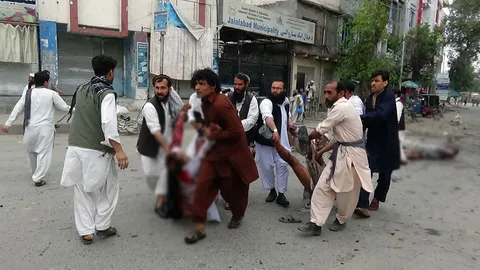 กลุ่มไหนลงมือ! บึมพลีชีพสุดโหดในอัฟกานิสถาน ตายกว่า 33 ศพ 