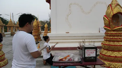 ชาวบ้านแห่ขอหวย! รอยคล้ายพญานาค วัดดังเมืองลับแล