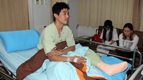 น้องอดีตเมีย 'เสก โลโซ' ถูกเก๋งลูกน้องนักร้องดังชนเจ็บ (ชมคลิป)