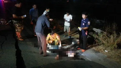 ถนนทรุด! จยย.ไม่ทันระวัง ตกร่องดับ 1 เจ็บ 1 ราย (ชมคลิป)