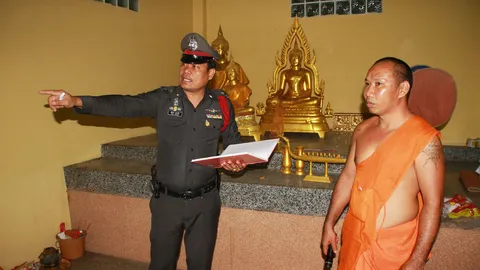 กำแพงเพชร โจรใจบาป อาศัยช่วงฝนตกไฟดับ ขโมยพระพุทธรูป