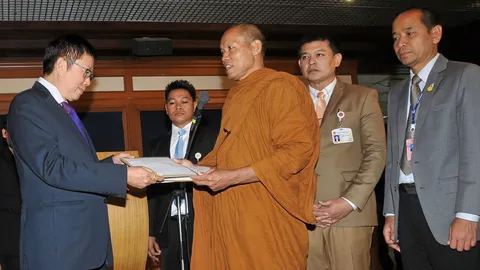 ‘พุทธะอิสระ’ จี้ กมธ.ยกร่าง รธน. ถอนม.157 หวั่นลดพระราชอำนาจ