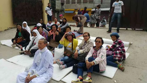 โล่งอก!  ทัวร์แสวงบุญเนปาล 31 ชีวิต คณะสงฆ์เมืองคอน ปลอดภัยดี