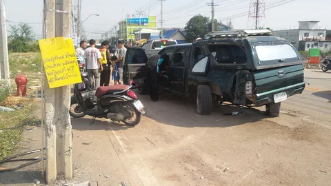 ครูสาววูบหลับใน ควบเก๋งข้ามเลน ชนรถนักเรียน เจ็บ 7 คน 