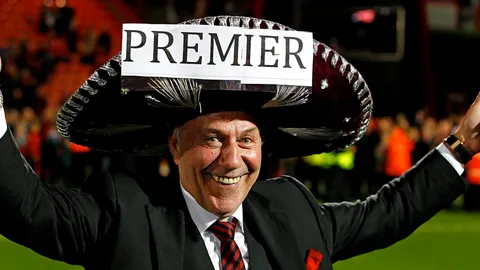 สุดเหวี่ยง! ชมคลิป ปธ.บอร์นมัธ ร่วมฉลองเลื่อนชั้นสู่พรีเมียร์ลีก