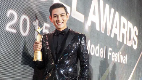  หล่อเด่น! เอี๊ยง ปลื้มสุดขีด! คว้ารางวัล โมเดลอวอร์ดที่เกาหลี 