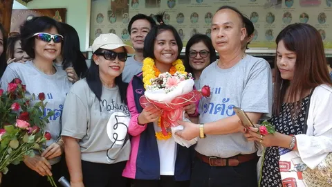 สาวน้อยผู้เป็นดาว 'มาตัง เดอะสตาร์'  แฟนคลับแห่ต้อนรับกลับบ้านเกิดเพียบ