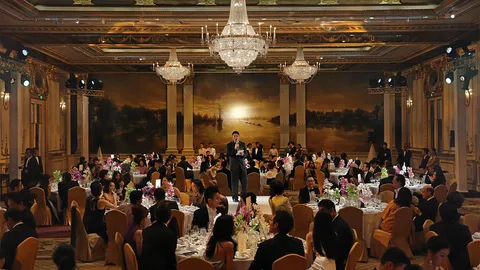 โว้ก (ประเทศไทย) ระดมทุนสนับสนุนดีไซเนอร์ไทย ได้ยอดประมูล งานมาสเตอร์พีซจากผ้าไทยร่วม 2 ล.