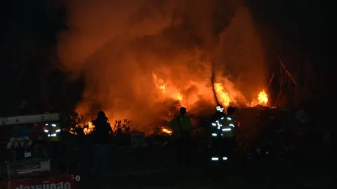 เพลิงไหม้ชุมชน ในสุสานช้างคลาน ไฟคลอกสาวใหญ่ดับ