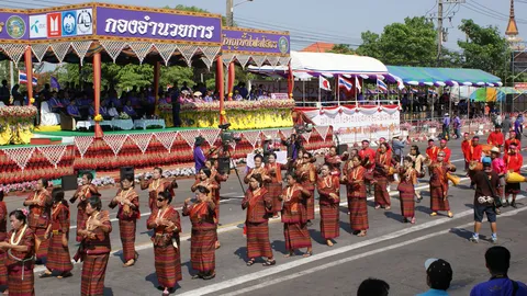 เริ่มแล้วงานบุญบั้งไฟยโสธร นักท่องเที่ยวแห่ร่วมคึกคัก