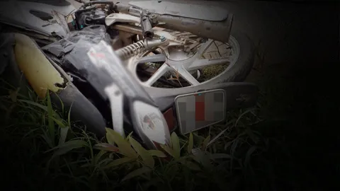 โจ๋โคราชซิ่ง จยย. ชนขอบสะพานกลับรถ ร่างร่วง 6 ล้อชนซ้ำหัวขาด