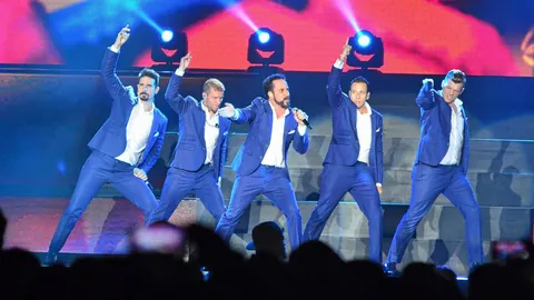 'แบ็คสตรีท บอยส์' ร้อง เล่น เต้น..เป๊ะ!