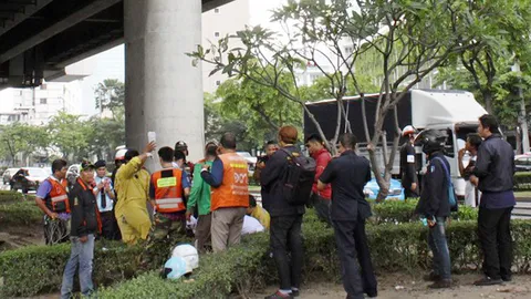 พ่อเฒ่าหน่ายชีวิต โดดสถานีบีทีเอส